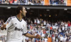 开云APP-爵士力克雄鹿，库里状态火热，当团队篮球遇上个人英雄主义