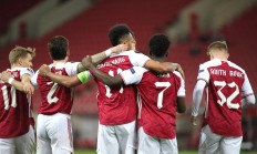 开云体育官方网站-沙尔克客场惊险逆转，赢得关键三分