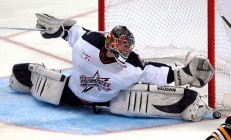 开云官网-孤星破云，詹姆斯全能风暴撕裂防线，雄鹿铁壁强压鹈鹕展冠军相