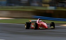 开云下载-孤鹰展翅破京城，乔治关键一击定乾坤