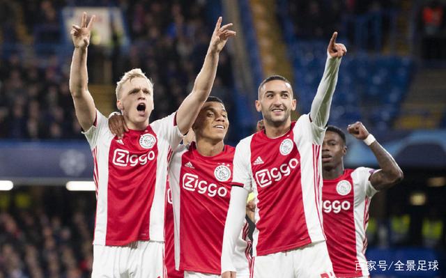 阿贾克斯战胜狼堡队，闯入半决赛