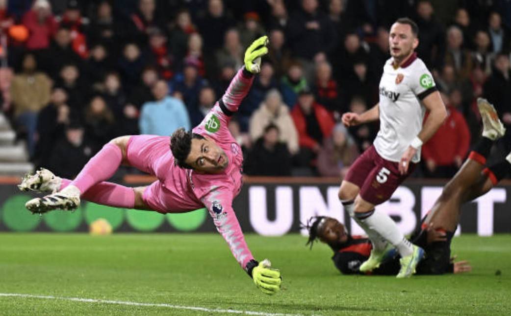 利物浦后卫策动进攻,客场三球大胜提前锁定胜局的简单介绍 利物浦后卫策动进攻,客场三球大胜提前锁定胜局的简单介绍