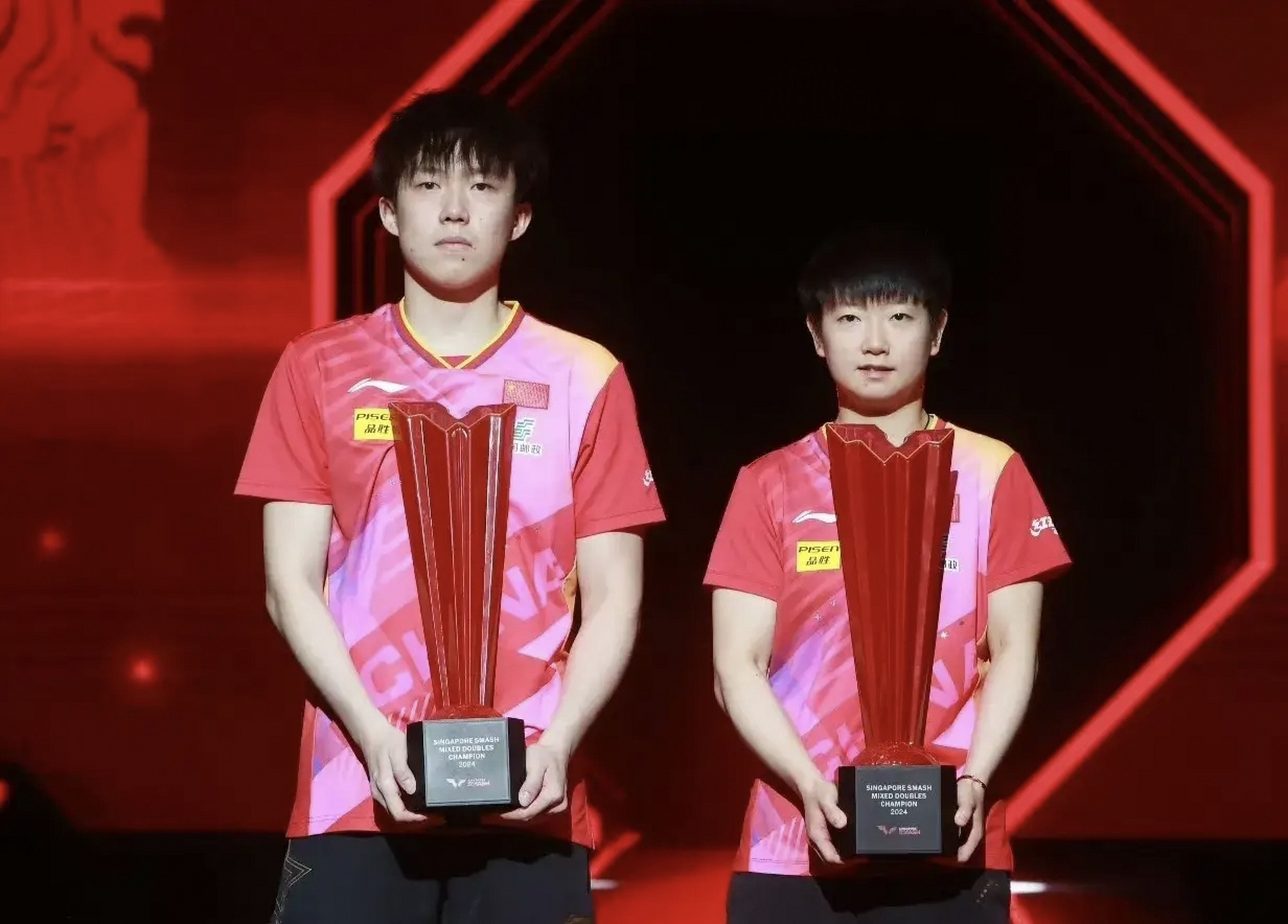 包含新加坡球队表现耀眼，意外赢得胜利的词条