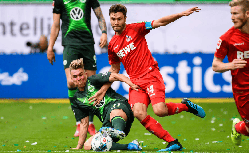 包含精彩足球对抗:球星实力对决,场面激烈的词条 包含精彩足球对抗:球星实力对决,场面激烈的词条