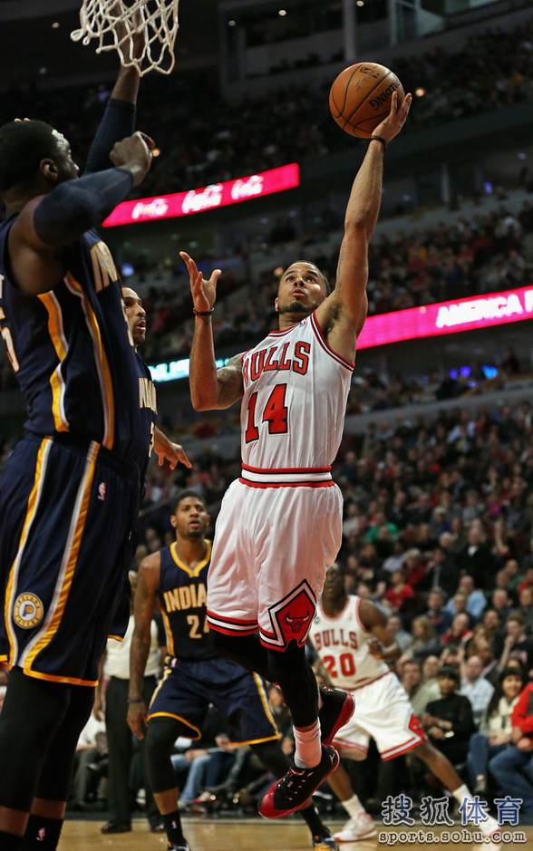 步行者阻击公牛，晋级第二轮