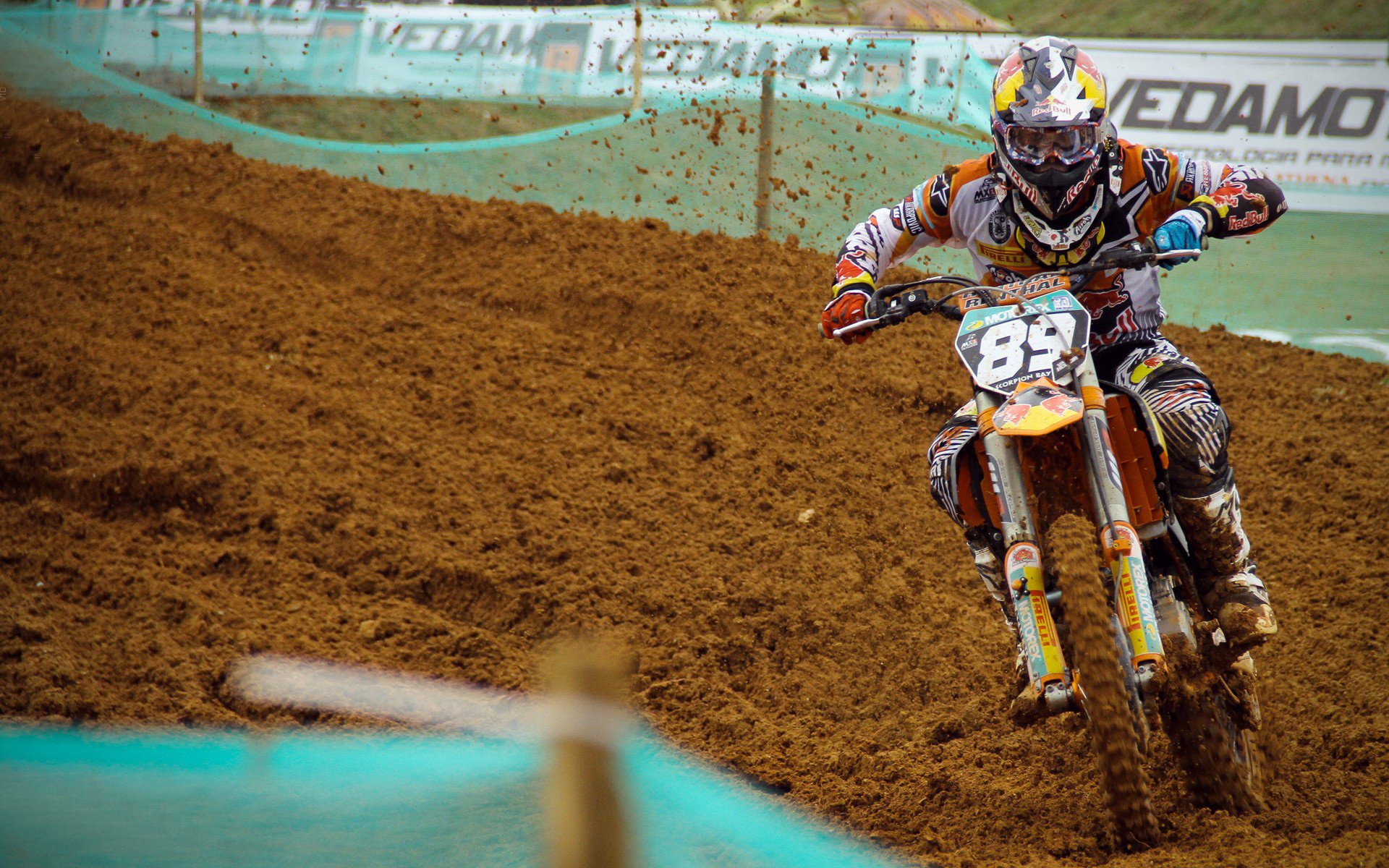 灰熊碾压山东，浓眉哥统治全场，一场定义级别的表演赛